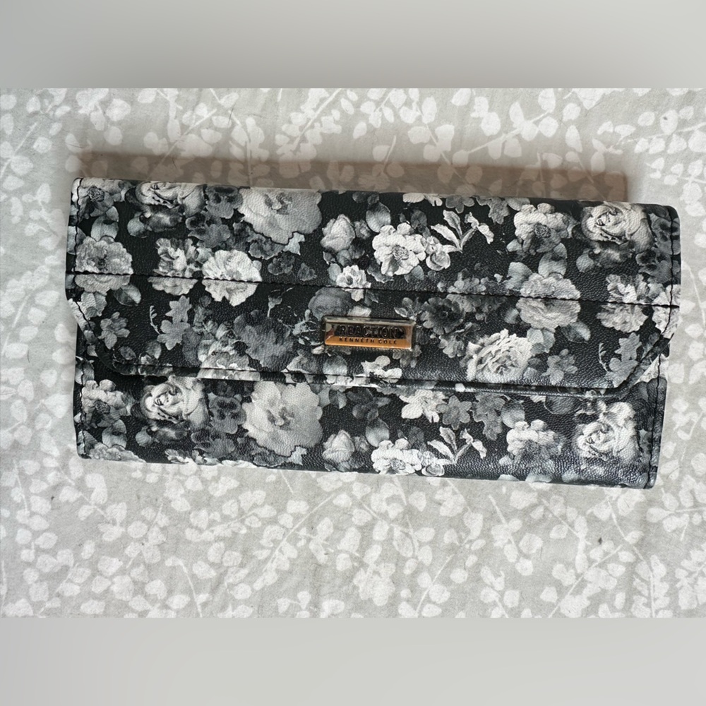 Floral Black and White Clutch - Kenneth Cole Reaction